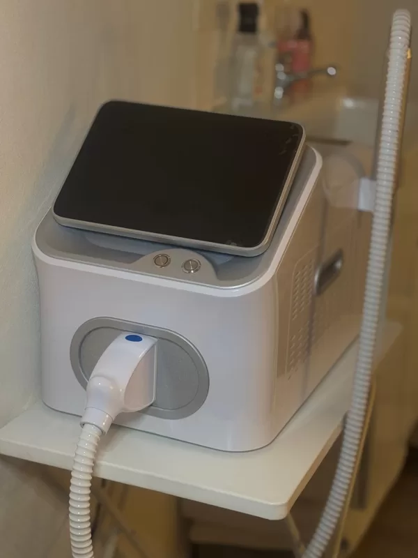 Picosecond ND YAG Q-SWITCH lāzeris